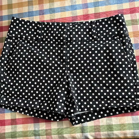 Ann Taylor Pants - Cute Polkadotted shorts